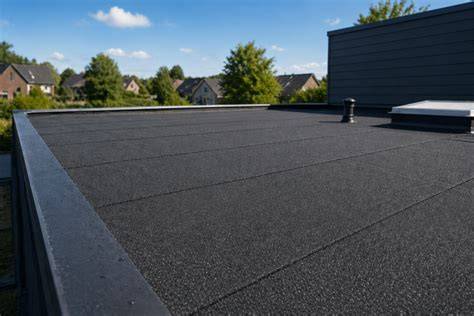 Overzicht van dakbedekking types: bitumen, EPDM, PVC