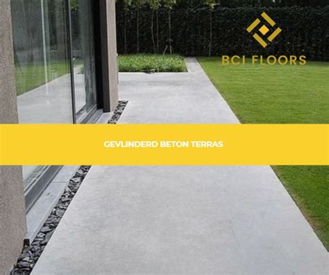 Vergelijking van gevlinderd, monolithisch en gepolierd beton