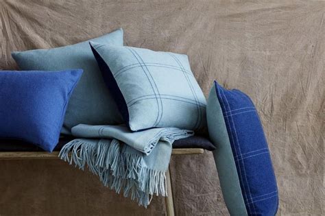 Afbeelding: Blauwe kussens en plaids