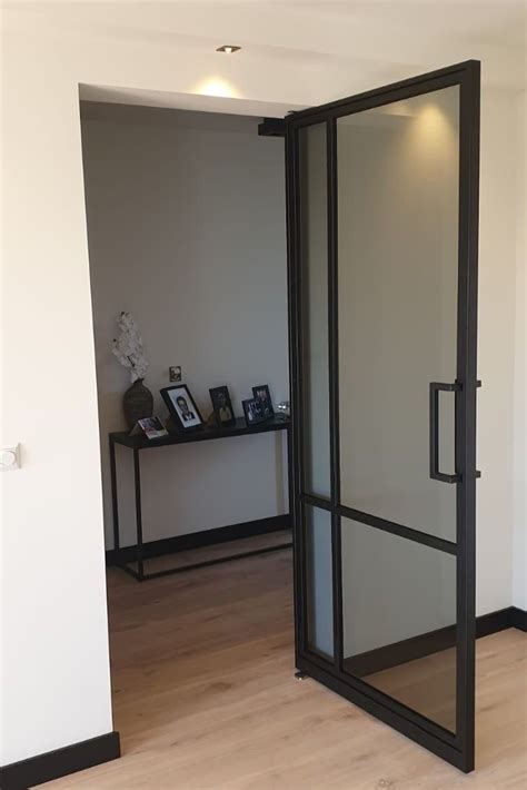 Zwarte MDF deur