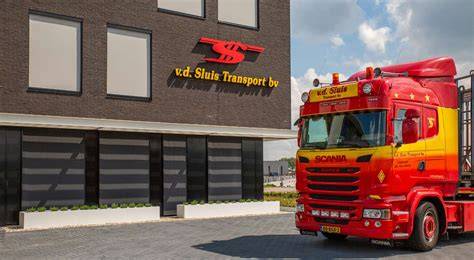 Infographic over Van der Sluis breed palet van projecten en spec iaalzaak: installatie, bouw, agrariërs