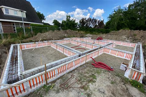 Afbeelding: situatie kruipruimte met verzakte fundering