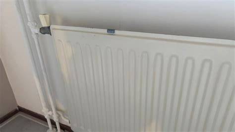 Radiator opnieuw bevestigen en druk controleren