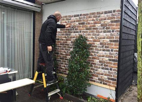 Keuzeschema voor gevelbekleding: staal, kunststof, steenstrips, hout