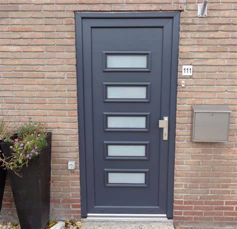 Kleuren- en afwerkingscollecties kunststof voordeuren