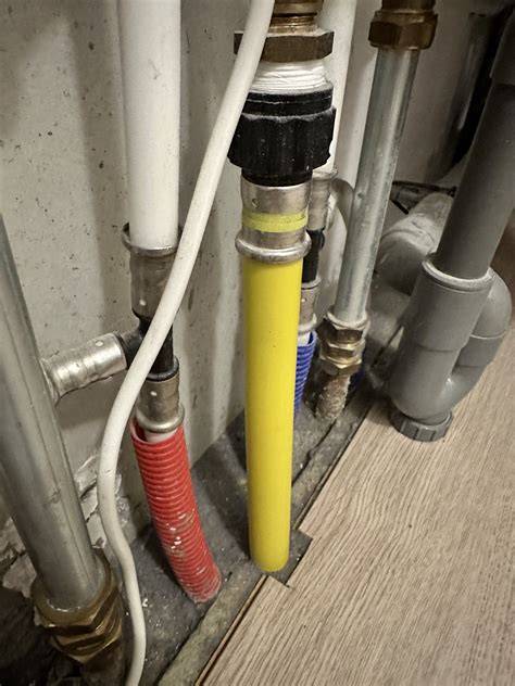 Praktische schematische afbeelding: verlegd pad van gasleiding met mantel