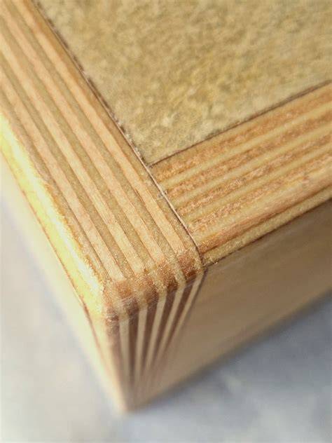 Foto: Voorbeelden van gefreesde multiplex panels en letters