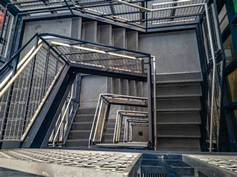 Afbeelding van de verborgen trappenhuis en het dakplatform boven De Nieuwe Kerk