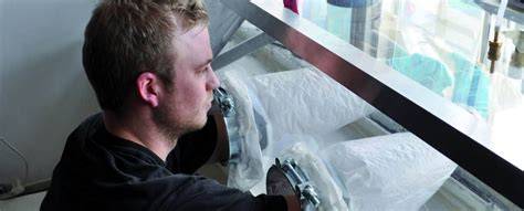 Infographic: Overzicht van asbest sanering met containment en Glove Bag