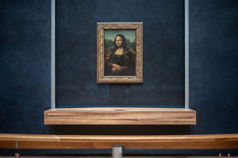 Foto: De Mona Lisa achter glas in het Louvre