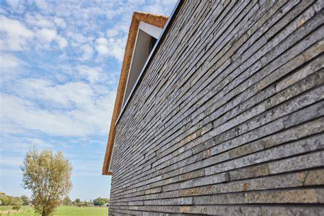 Natuursteen met differentieerde texturen en afwerkingen