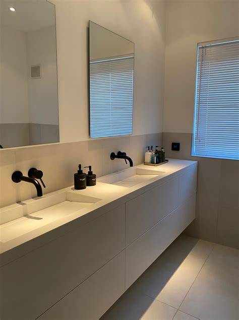 Infographic: Stappenplan afmetingen badkamer met dubbele wastafel