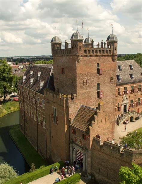 Infographic: Ontdek Huis Bergh - ligging, hoogtepunten en tickets