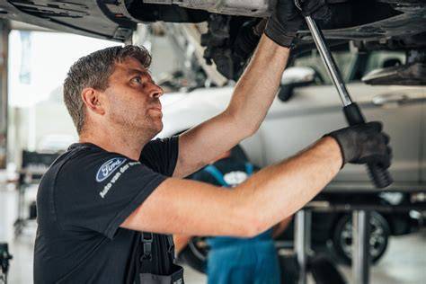 Apparatuur van de monteur: veermachine, hogedrukspuit en inspectiecamera