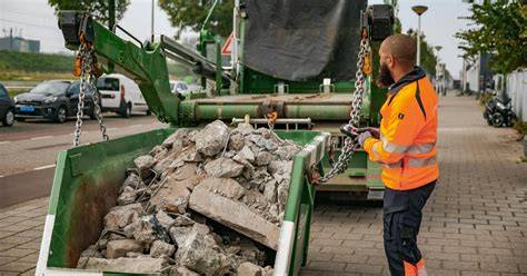 Infographic: stapsgewijze uitleg over container huren en afvalstroom Lopik