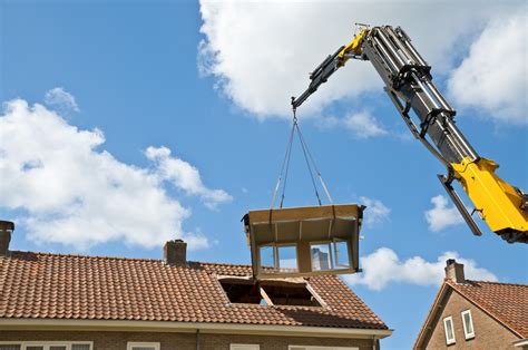 Illustratie hijskraan en montage prefab dakkapel