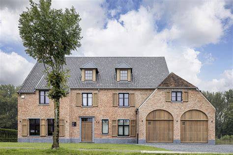 Diagram: Verdedigingslijn rond het huis met nadruk op voordeur, ramen, kelder en garage