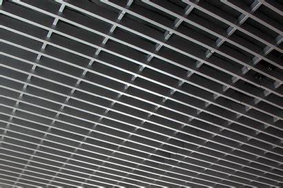 Afbeelding: Moderne metalen plafondtegels met lineaire lamellen
