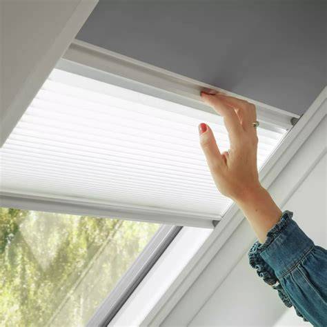 Velux gordijn montageillustratie