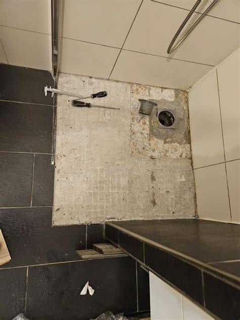 Afbeelding van lekkage signalen in badkamer