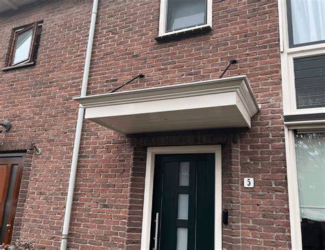 Foto: Voorbeeld kleine deurluifel (klassiek en modern)