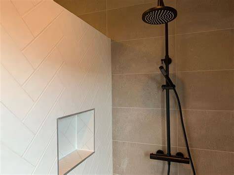 Voorbeeldopstelling met nis en douchewand