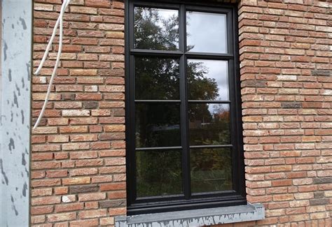 Steel look kozijnen montage en kleurkeuzes infographic