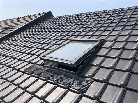 Ventilatie en openstanden van een dakraam met ventilatieklep