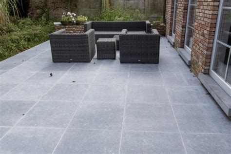 voorbeeld keramische tuintegel met Belgische hardsteen look