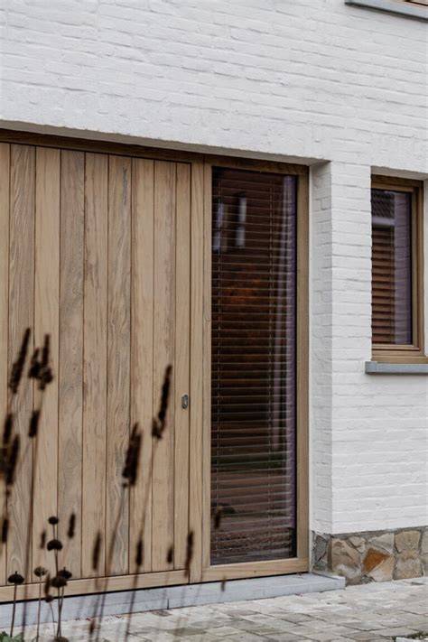 Afbeelding: Gemêleerde gerookte eikenplanken met warme tinten