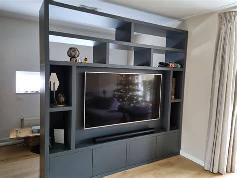 MDF hoekprofielen gemonteerd op wand en kast