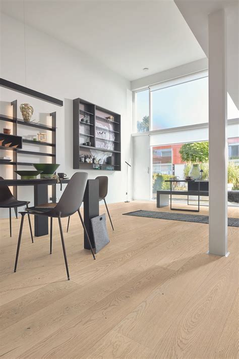 Showroomimpressie van goedkope XXL laminaatvloeren