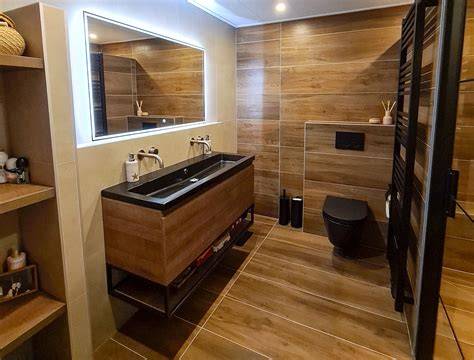 Showroomfoto Hoogeveen: houtlook badkamer