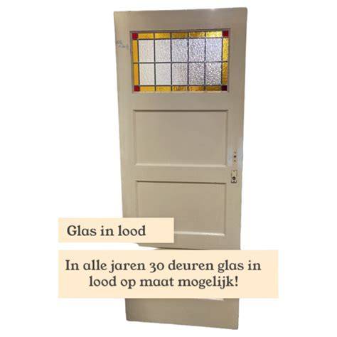 Infographic: kenmerken jaren 30 binnendeuren (paneelindelingen, glas-in-lood, pen-en-gat verbinding)