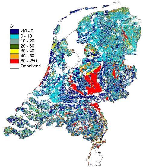 Kaart: grondwaterstand en voorbereidende stappen voor zwemvijverfundering