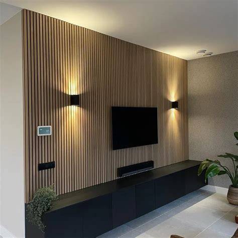 Afbeelding van een TV-wand met akoestische panelen in een stijlvolle woonkamer