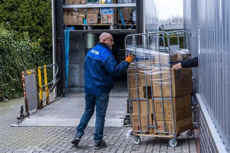 Prijslijst luchtafvoerdrogers bij een winkel met aanbiedingen