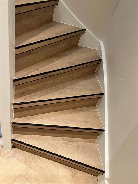 DIY traprenovatie materialen: vergelijking laminaat vs PVC