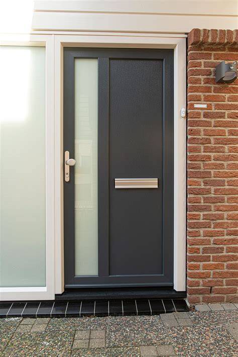 aluminium_voordeur_en_kozijn_kunststof.png