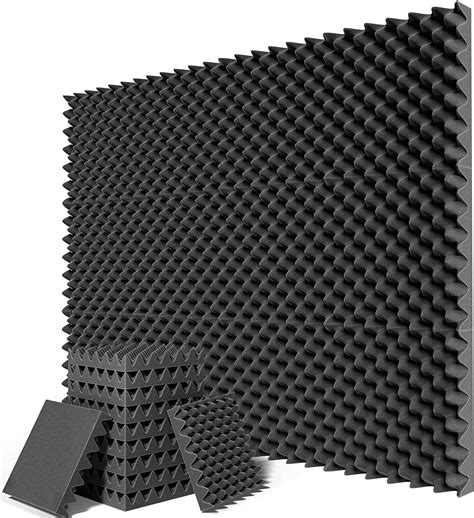 Gedetailleerde afbeelding van het zagen van een akoestisch paneel