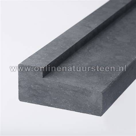 Paalafdekkers in blauw hardsteen met diamantkop