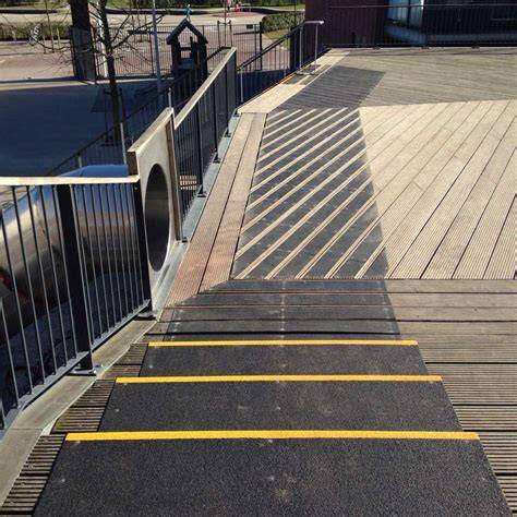INFOGRAPHIC: keuzes voor antislip coating vs. tape vs. tegels