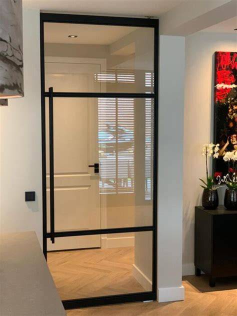 Foto: stalen taatsdeur met softclose