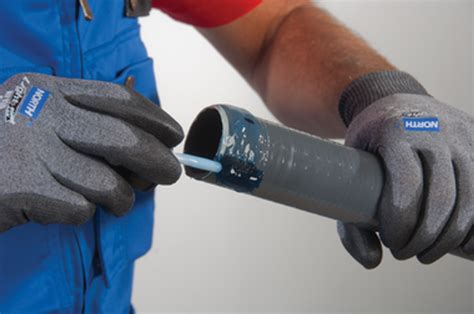 Detail van een PVC lijmverbinding en een manchetverbinding.
