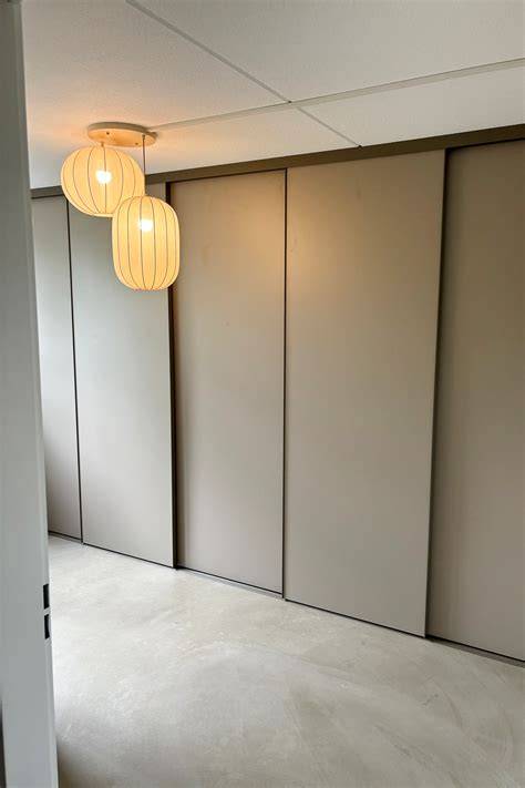Installatievoorbeeld van schuifdeurwand met rails
