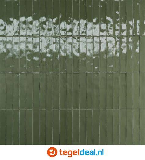 Showroom-idee: olijfgroene wandtegels in verschillende patronen