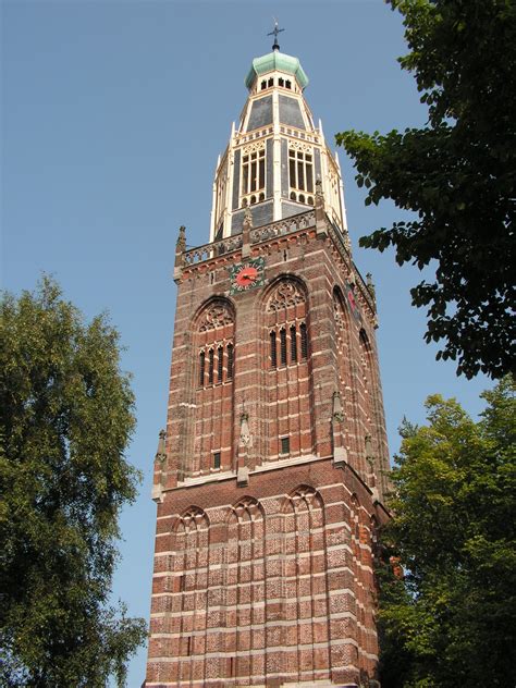 Foto's: koperen daken door de eeuwen heen (Zuidertoren Enkhuizen, St. Jan Waalwijk, synagoge Enschede)