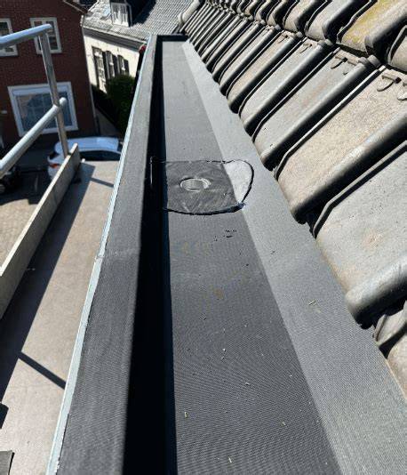 EPDM-dakgoot bij renovatie met Hertalan Easy Stick GS.
