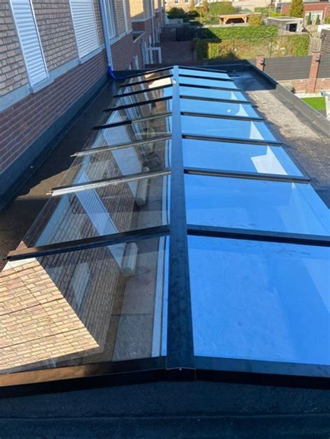 Diagram: Lichtstraat op plat dak met HR+++ glas en zonwering