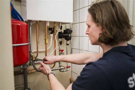 Diagram: carrièrepaden installatietechniek (MBO <-> HBO, Loodgieter, Coördinator)